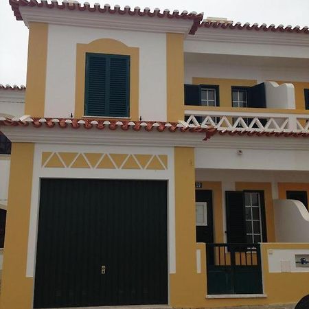 A Casinha Da Tita - Moradia Com Terraco Villa ซัมบูเจย์ราโดมาร์ ภายนอก รูปภาพ
