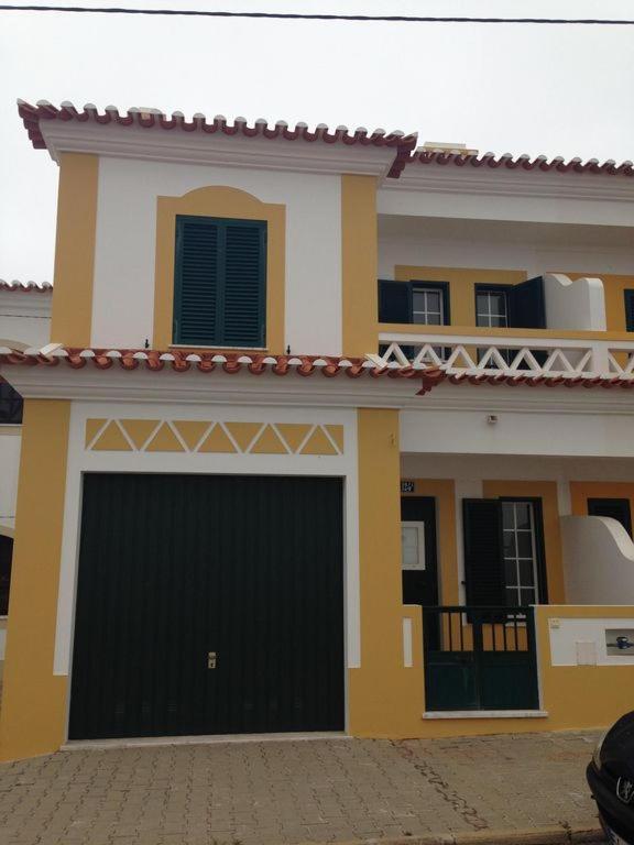 A Casinha Da Tita - Moradia Com Terraco Villa ซัมบูเจย์ราโดมาร์ ภายนอก รูปภาพ