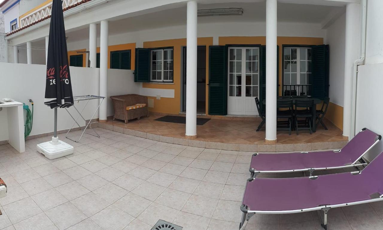 A Casinha Da Tita - Moradia Com Terraco Villa ซัมบูเจย์ราโดมาร์ ภายนอก รูปภาพ